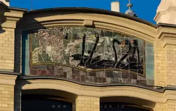 Панно «Чёрные лебеди» на фасаде гостиницы «Метрополь» в Москве