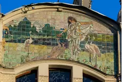 Майоликовое панно «Поклонение природе» по эскизам Александра Головина на фасаде гостиницы «Метрополь» в Москве