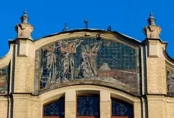 Майоликовые панно «Поклонение божеству» на фасаде гостиницы «Метрополь» в Москве
