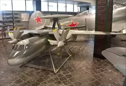 Музей техники Вадима Задорожного, Як-44Э (макет)