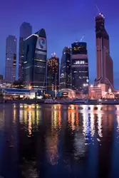 Москва Сити. Вид через реку ночью