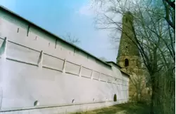 Крепостная стена Симонова монастыря в Москве