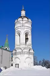 Георгиевская колокольня в парке Коломенское