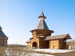 Надвратная башня Николо-Карельского монастыря, в парке Коломенское