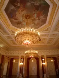 Хрустальные люстры - Большой дворец в усадьбе Царицыно