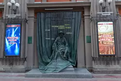 Памятник Вахтангову
