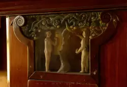 Фигуры Адама и Евы в напольных часах в Кабинете-конторке
