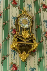 Настенные французские часы с боем, отделка из черепахового панциря и золочёной бронзы