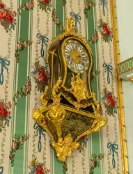 Настенные французские часы с боем в Парадной спальне