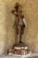 Усадьба Кусково, скульптура «Мужик смотрит на раковины и рассуждает»