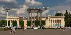 Беседка-ротонда перед павильоном «Культура»