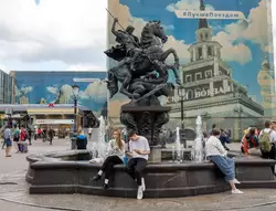 Скульптура «Георгий Победоносец» у Ярославского вокзала
