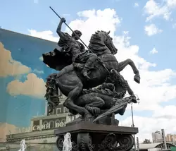 Скульптура «Георгий Победоносец» у Ярославского вокзала