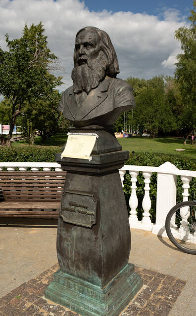 Памятник Д.И. Менделееву в Дубне