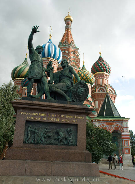 Памятник Минину и Пожарскому и собор Василия Блаженного