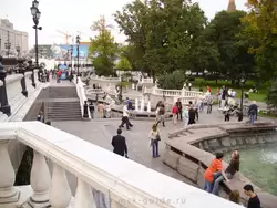 Александровский сад в Москве, комплекс фонтанов «Гейзер», «Завеса», «Водопад»