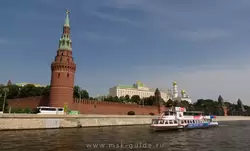 Московский кремль - вид с теплохода во время прогулки по Москве-реке
