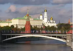 Вид на Московский Кремль через Москва-реку