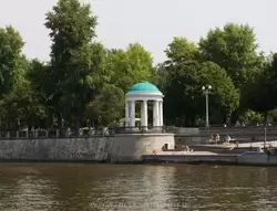 Ротонда (беседка), парк Горького в Москве