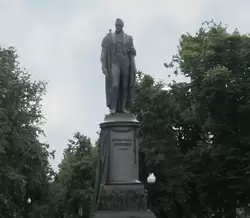 Памятник А.С. Грибоедову, Чистые пруды