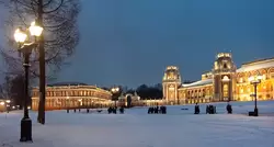 Большой дворец в Царицыно, зимний вечер над дворцовой площадью