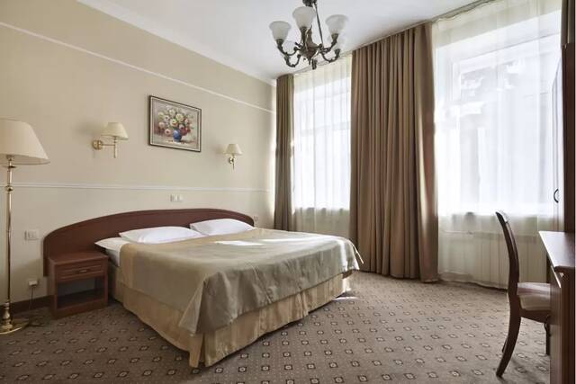 Стандарт с двухспальной кроватью в гостинице «Багратион» в Москве