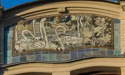 Панно «Белые лебеди» на фасаде гостиницы «Метрополь» в Москве
