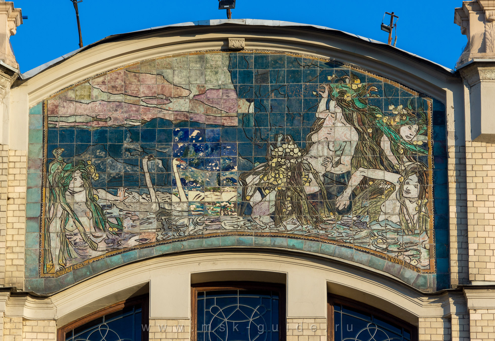 Панно «Купание наяд» на фасаде гостиницы «Метрополь» в Москве Панно «Купание наяд» на фасаде гостиницы «Метрополь» в Москве