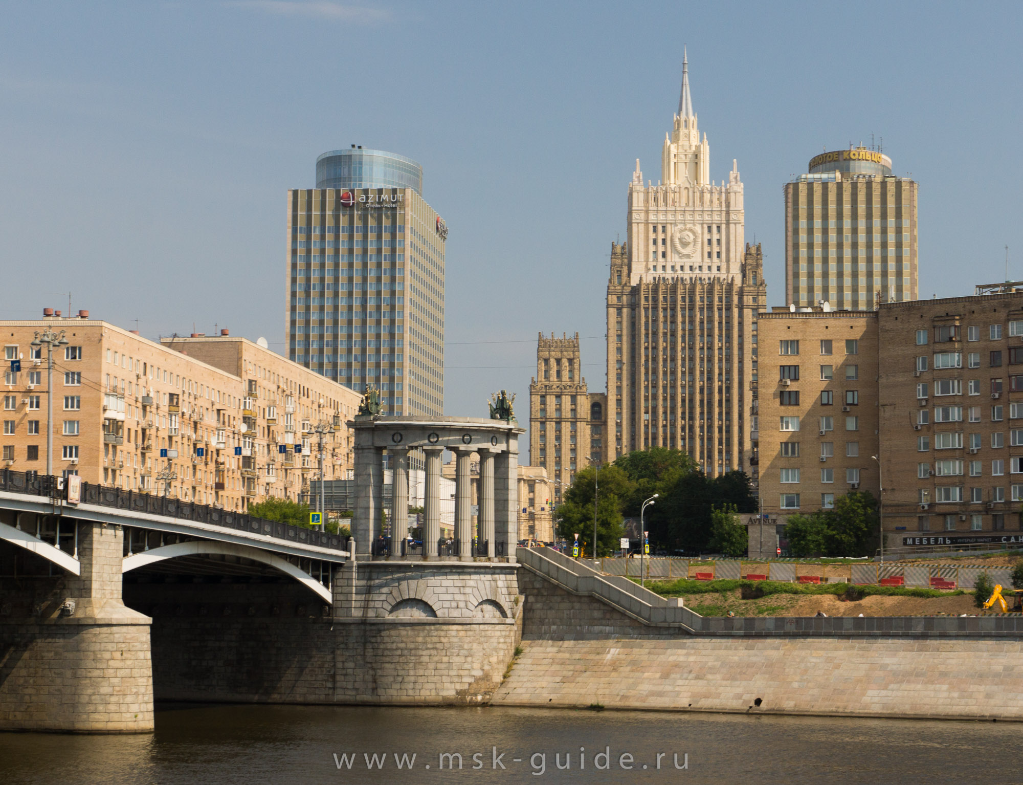 Бородинский мост и здание МИД в Москве Бородинский мост и здание МИД в Москве