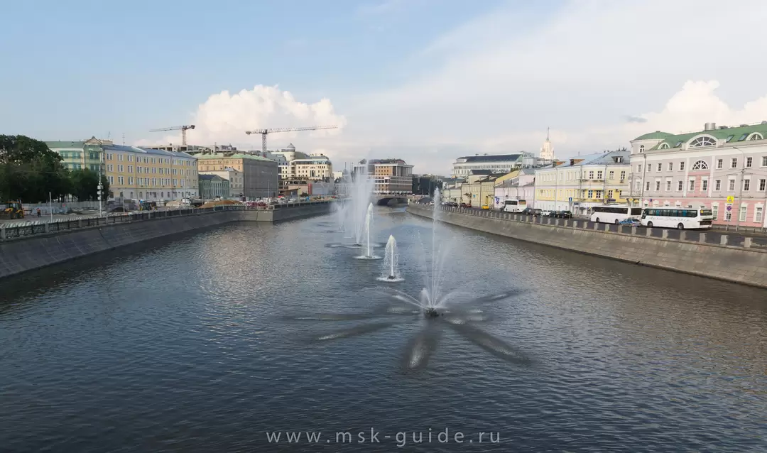 Фонтаны на Водоотводном канале в Москве Фонтаны на Водоотводном канале в Москве