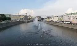 Фонтаны на Водоотводном канале в Москве