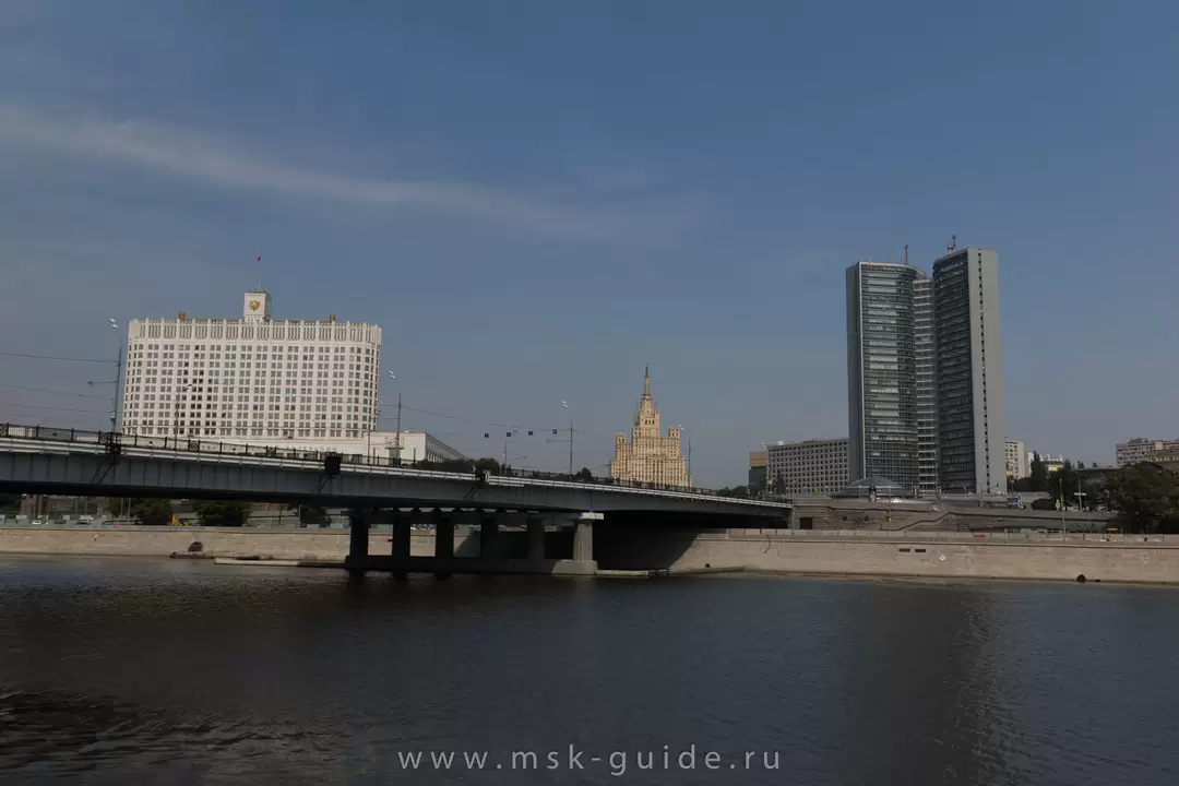 Новоарбатский мост, здание Правительства Москвы и здание Правительства России Новоарбатский мост, здание Правительства Москвы и здание Правительства России