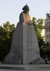 Памятник Карлу Марксу на Театральной площади в Москве