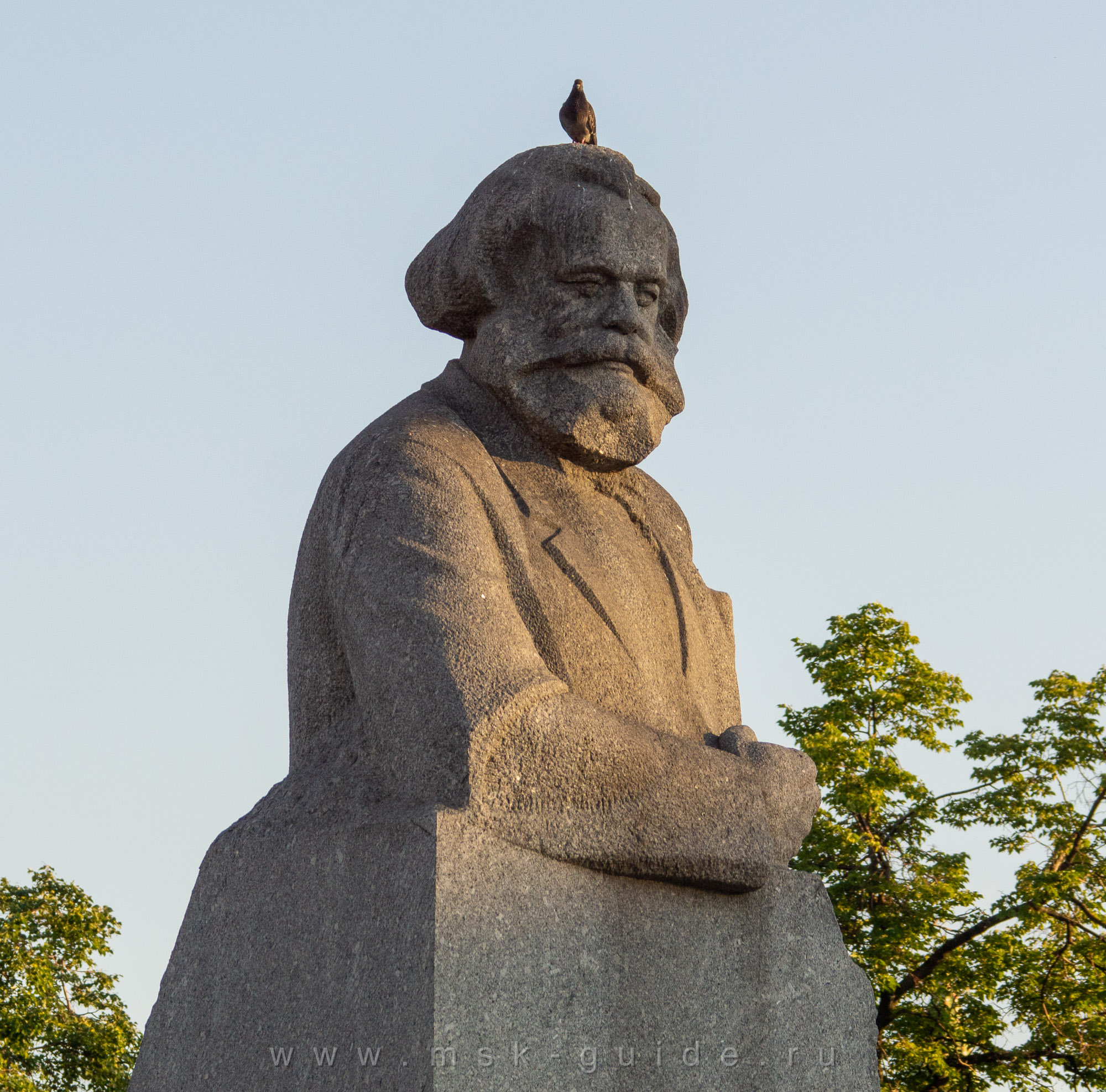 Памятник Карлу Марксу на Театральной площади в Москве Памятник Карлу Марксу на Театральной площади в Москве