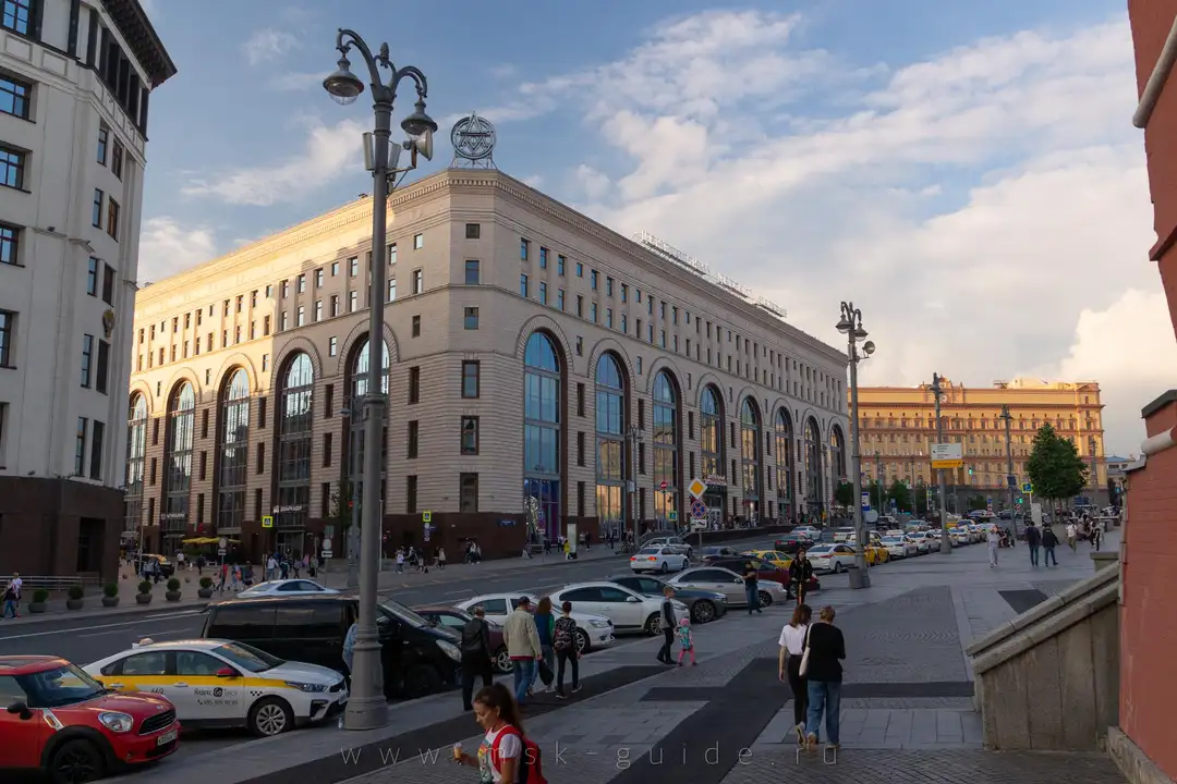 Универмаг «Детский мир» в Москве Универмаг «Детский мир» в Москве