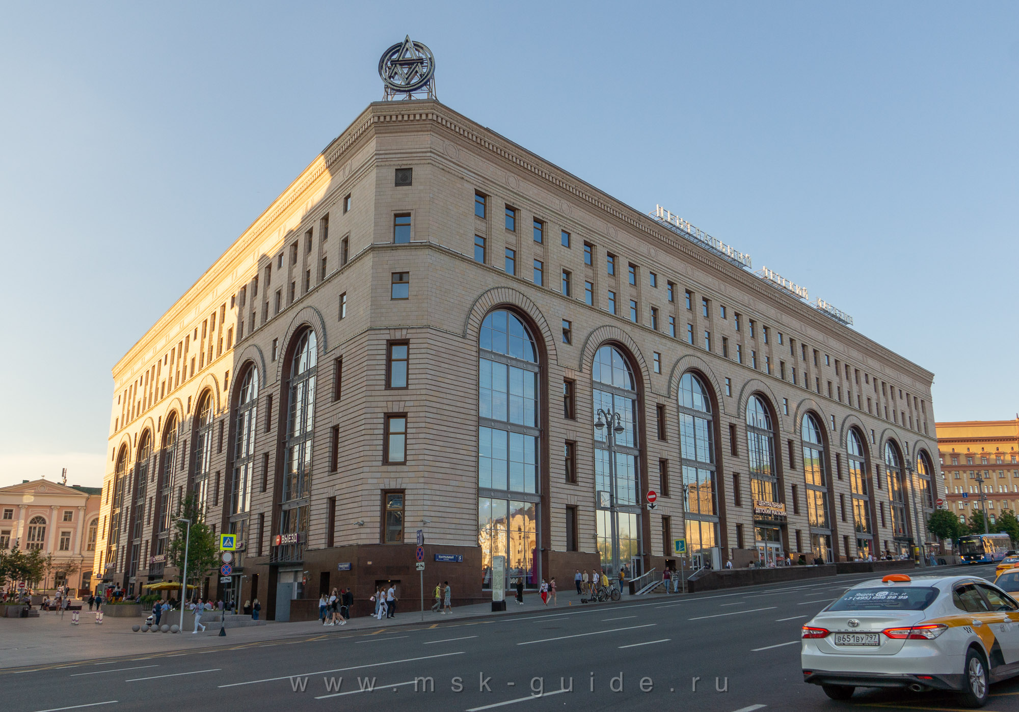 Универмаг «Детский мир» в Москве Универмаг «Детский мир» в Москве