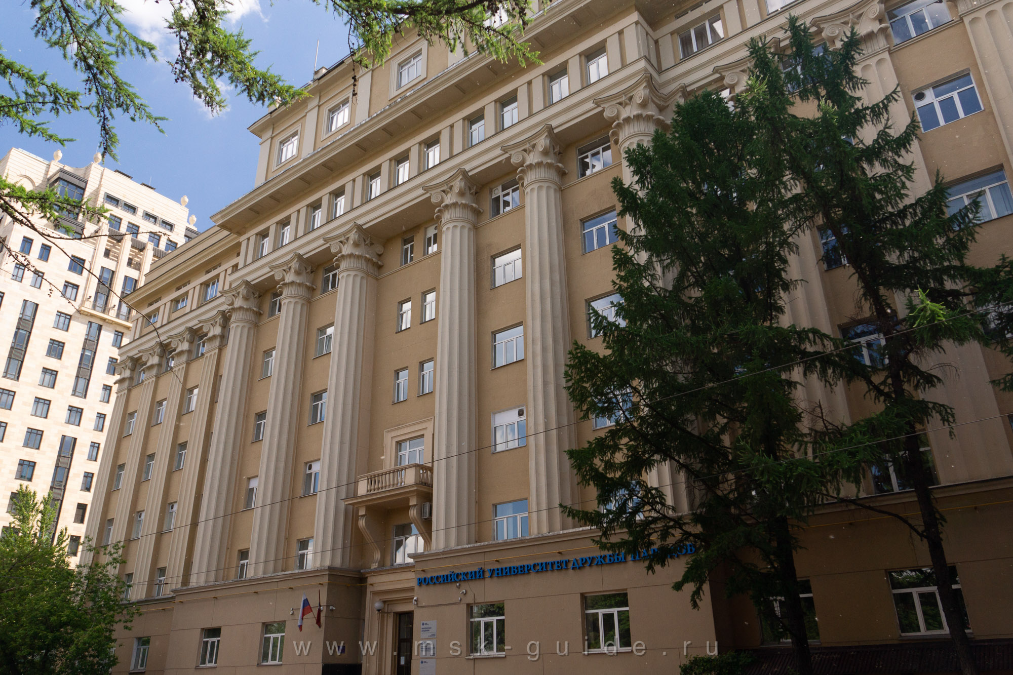 Униветситет Дружбы народов в Москве (здание Инженерной академии и факультета физико-математических и естественных наук) Униветситет Дружбы народов в Москве (здание Инженерной академии и факультета физико-математических и естественных наук)