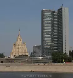 Здание правительства Москвы и высотка на Кудринской площади на заднем плане