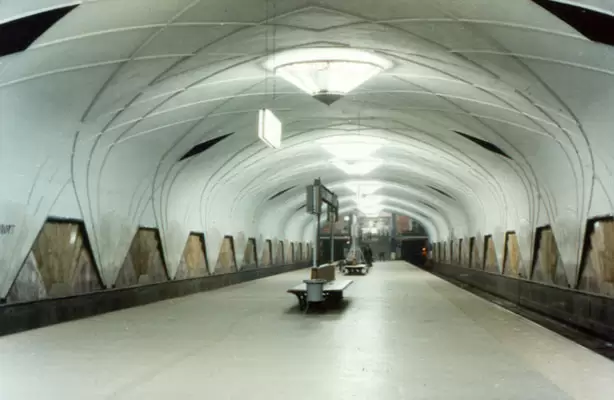 Станция метро «Аэропорт» Станция метро «Аэропорт»