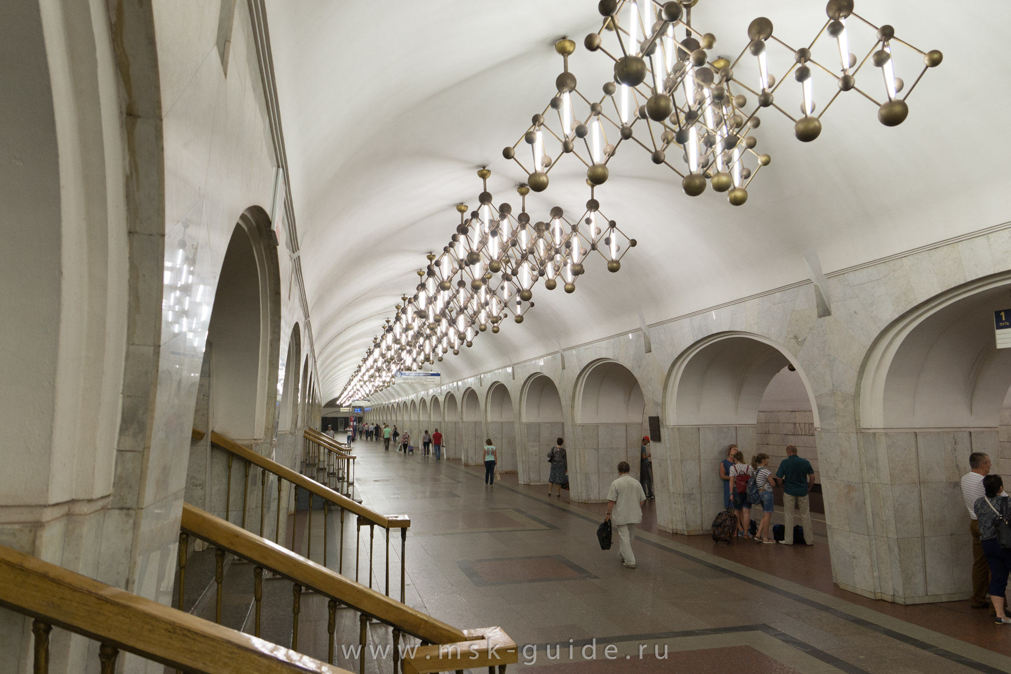 Станция метро «Менделеевская» Станция метро «Менделеевская»