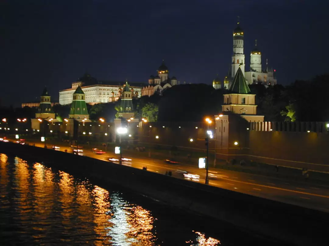 Москва, набережная у кремля Москва, набережная у кремля