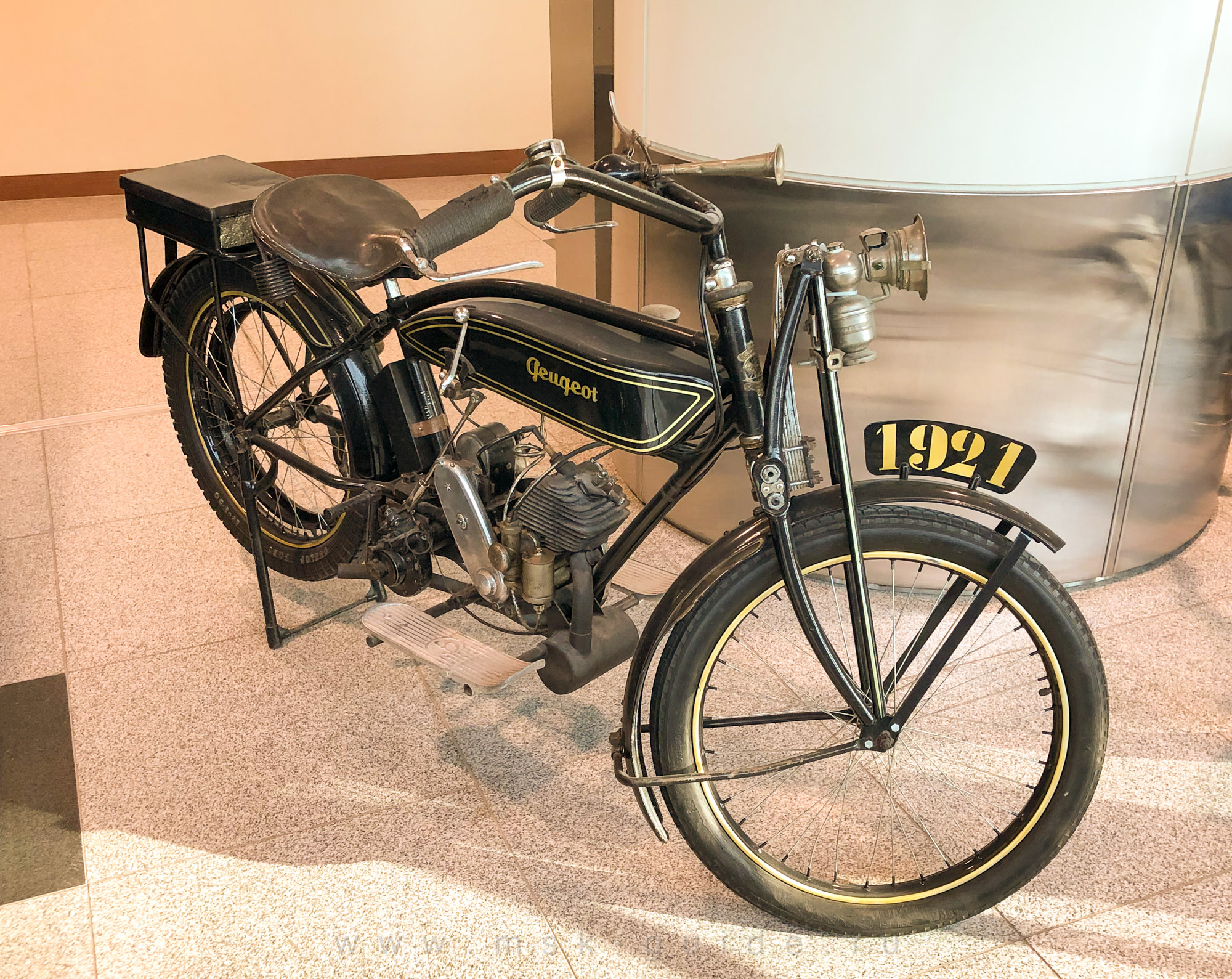 Мотоцикл Peugeot P.50 — выставка ретро-автомобилей в Домодедово Мотоцикл Peugeot P.50 — выставка ретро-автомобилей в Домодедово