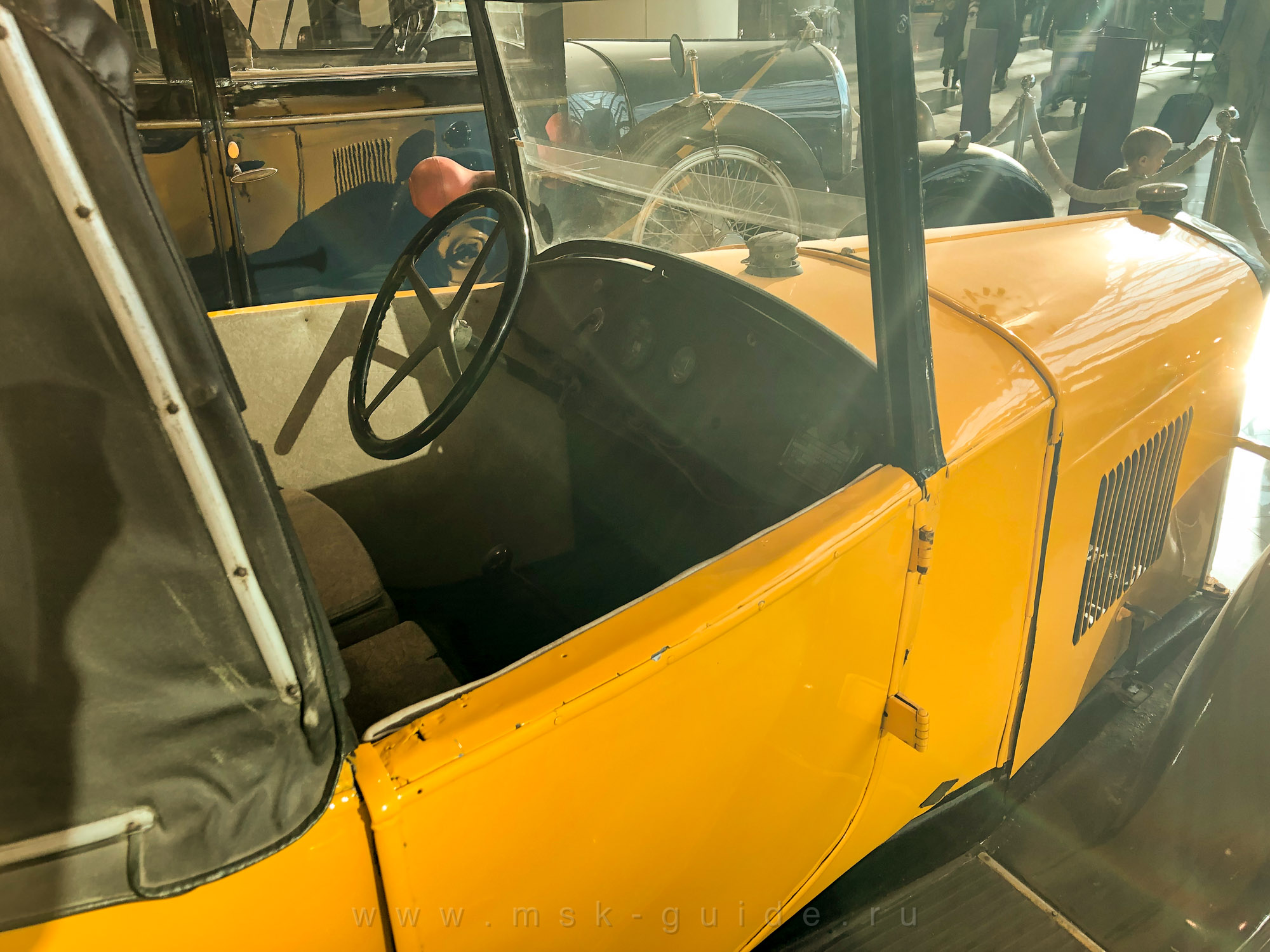 Автомобиль Peugeot 5CV — выставка ретро-автомобилей Автомобиль Peugeot 5CV — выставка ретро-автомобилей
