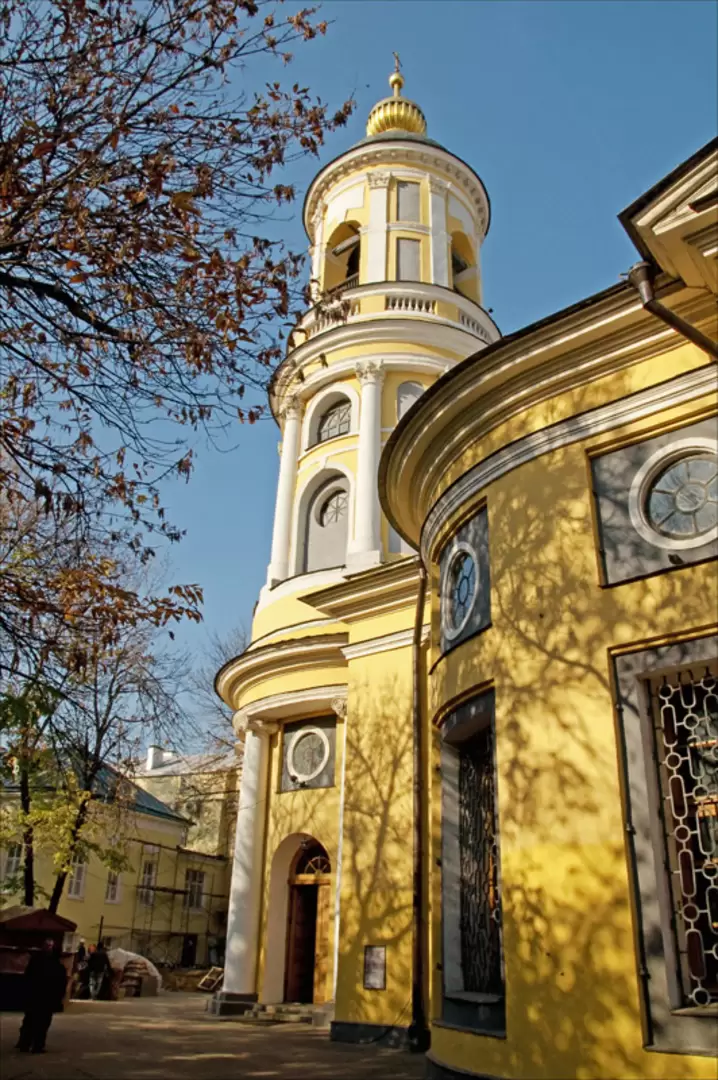 Двор церкви Всех скорбящих радости