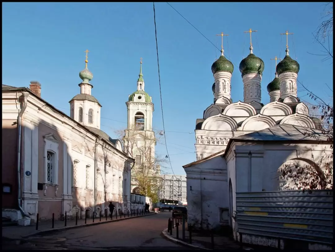 Главы-луковицы Черниговского переулка