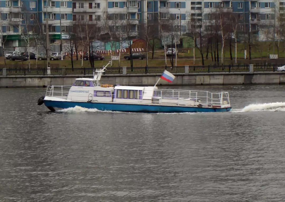 Прогулочный катер на Москве-реке