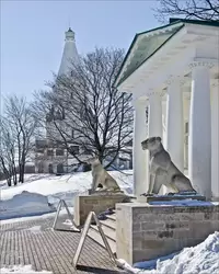 Коломенские львицы в музее-заповеднике Коломенское