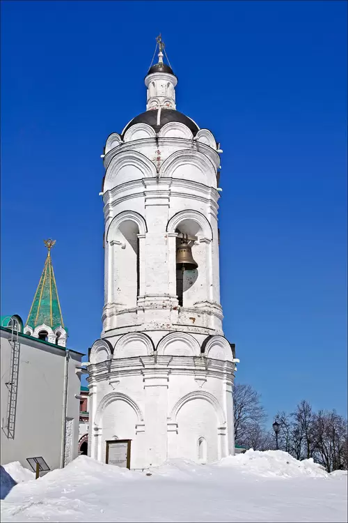 Георгиевская колокольня в парке Коломенское Георгиевская колокольня в парке Коломенское
