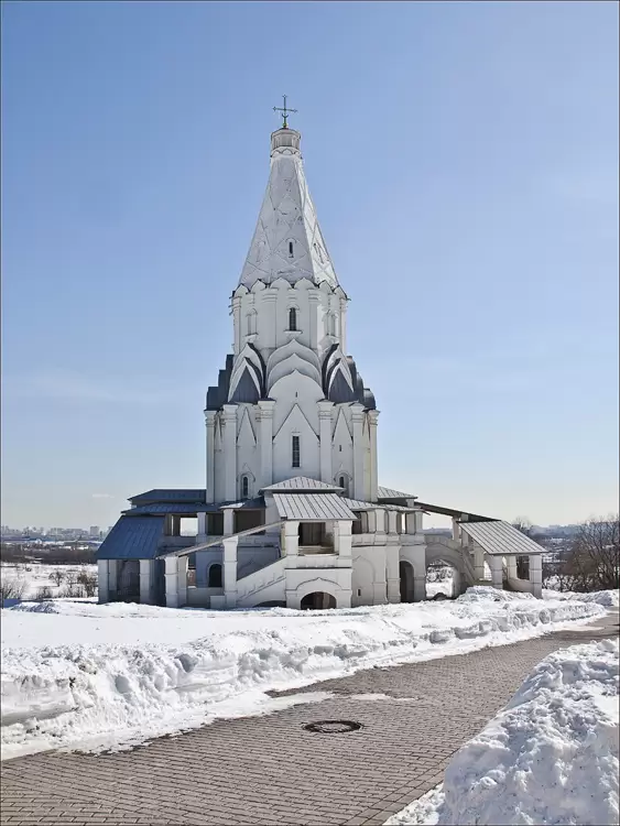 Храм Вознесения Господня в парке Коломенское Храм Вознесения Господня в парке Коломенское