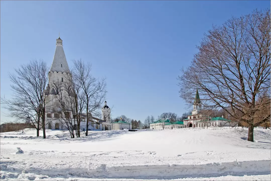 Вознесенская площадь в парке Коломенское Вознесенская площадь в парке Коломенское